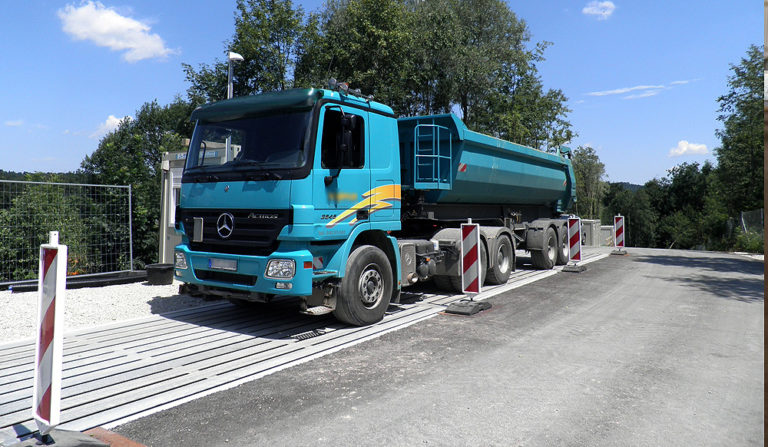 flintab-02-Fahrzeugwaage-Mobil-Stahl-eingebaut-wiegen-LKW_01